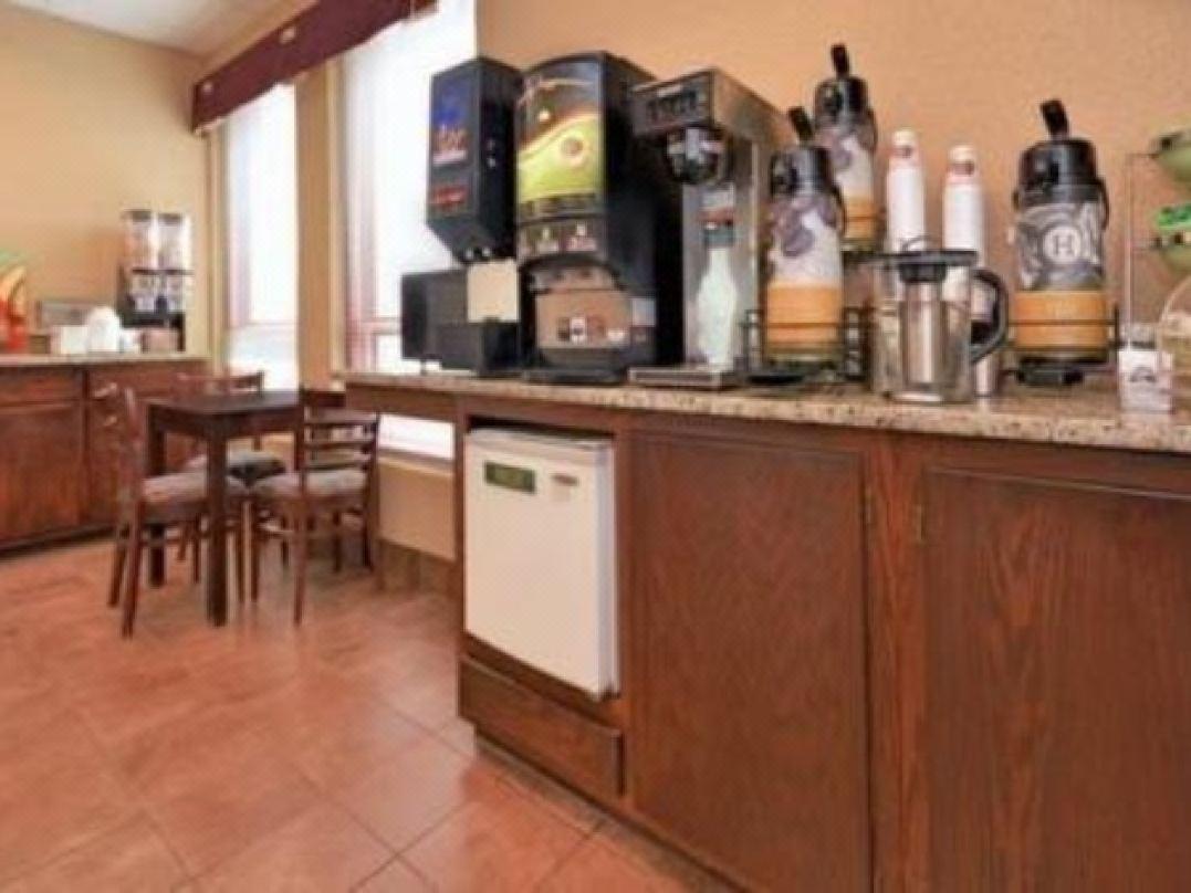 Econo Lodge Inn & Suites Wisconsin Dells Extérieur photo