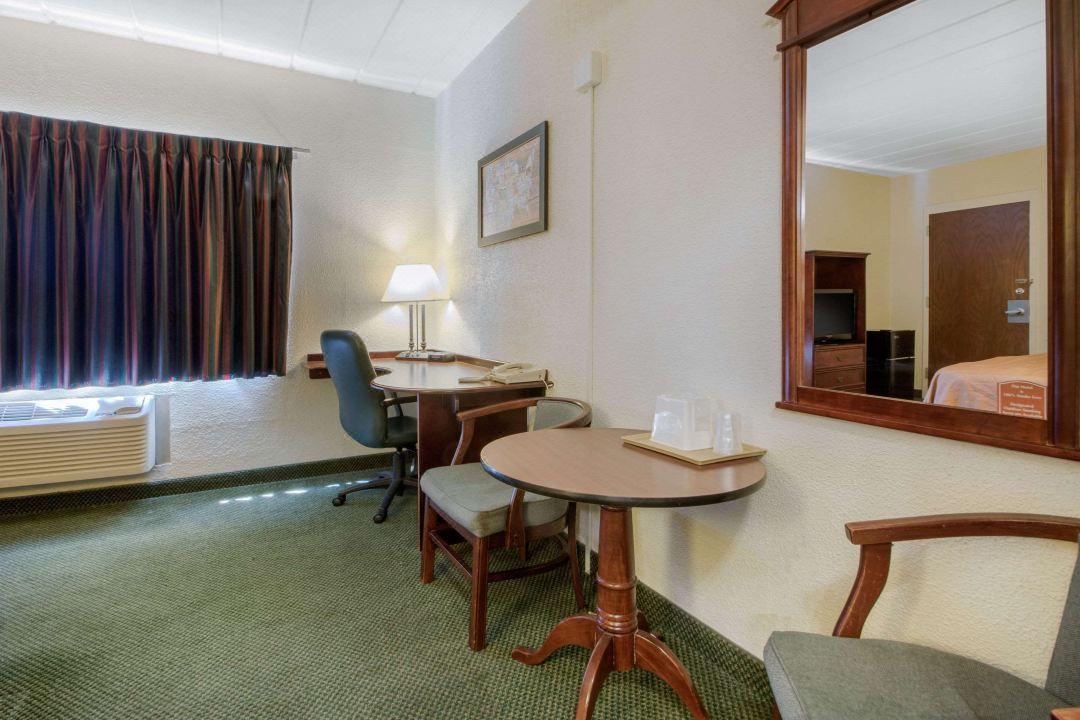 Econo Lodge Inn & Suites Wisconsin Dells Extérieur photo