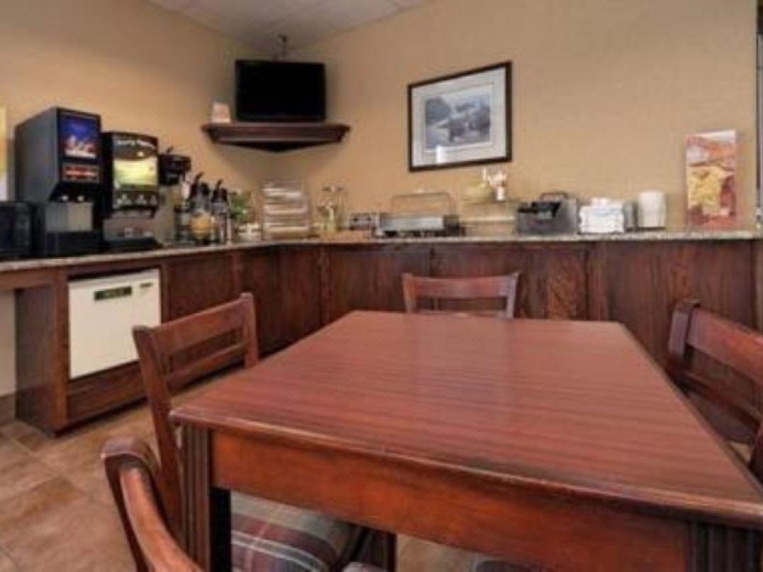 Econo Lodge Inn & Suites Wisconsin Dells Extérieur photo