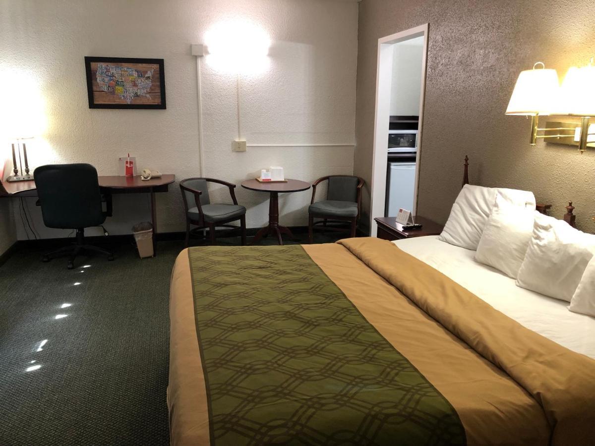 Econo Lodge Inn & Suites Wisconsin Dells Extérieur photo