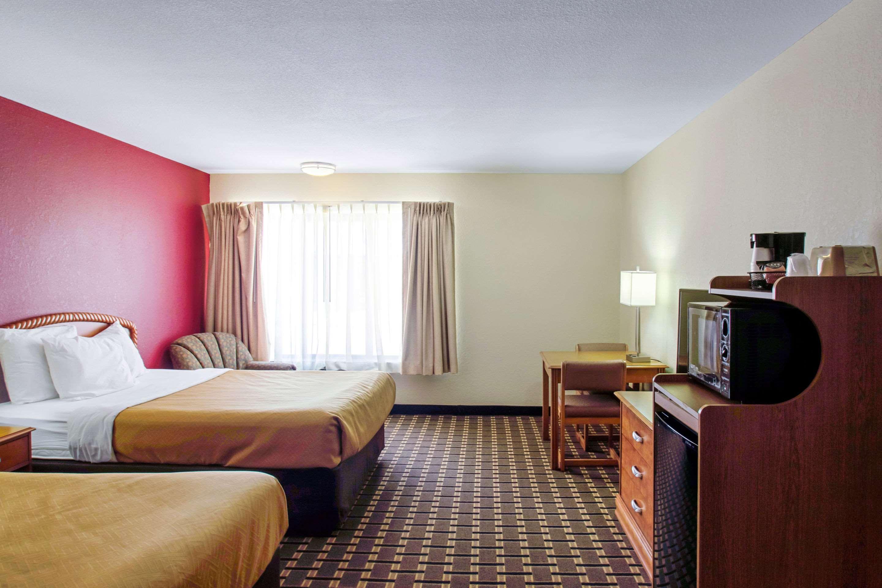 Econo Lodge Inn & Suites Wisconsin Dells Extérieur photo