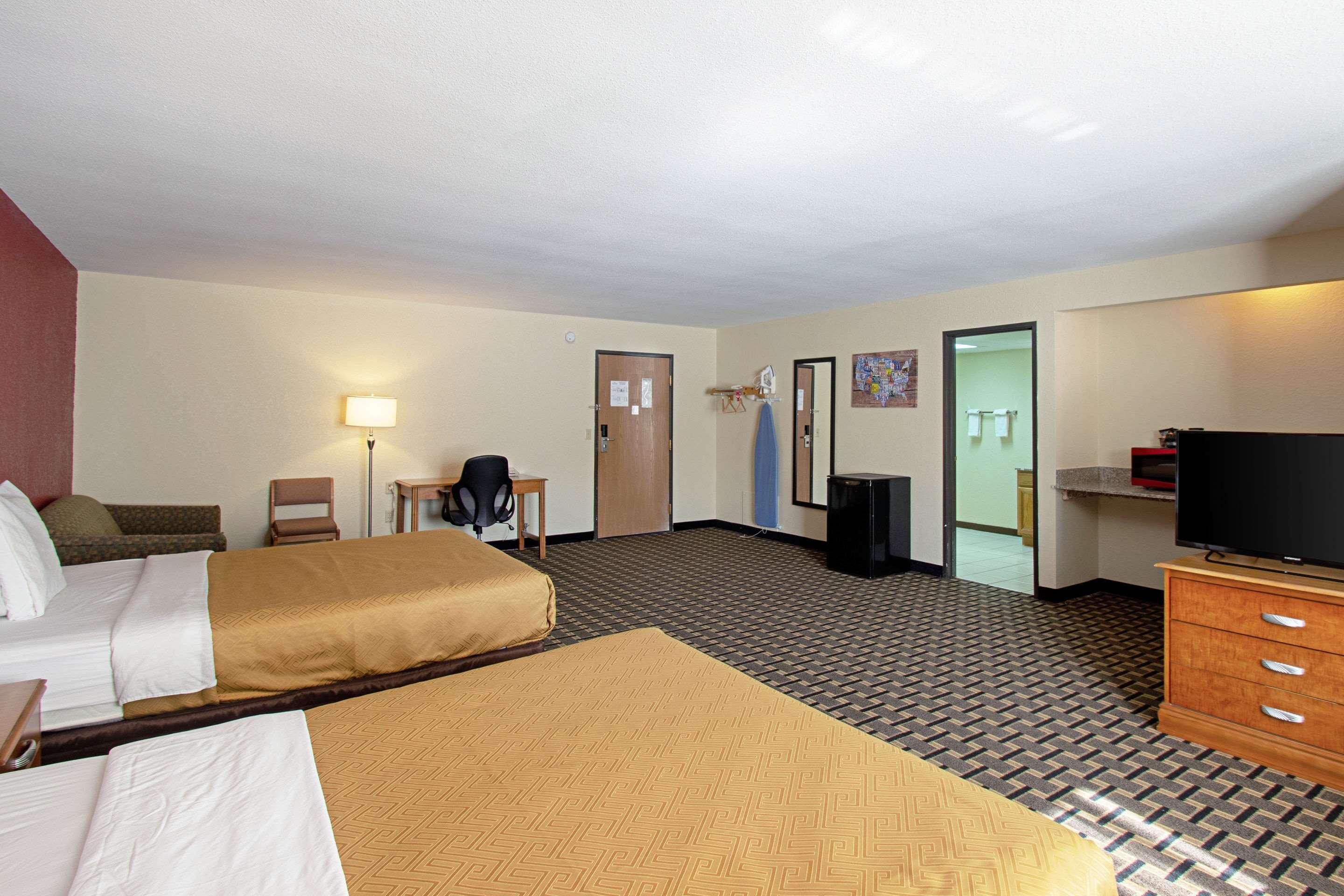 Econo Lodge Inn & Suites Wisconsin Dells Extérieur photo